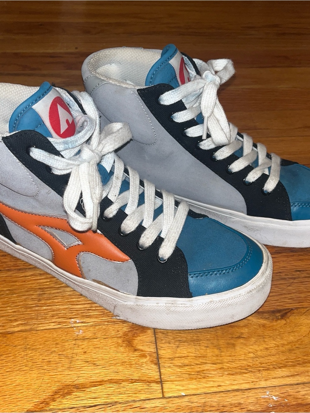 Airwalk Low-Top Sneakers in Teal, Black & White